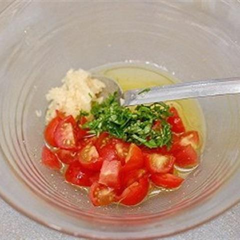 Cách làm spaghetti trộn cà chua