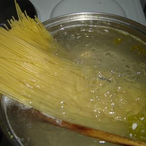 Cách làm spaghetti xào thịt bò