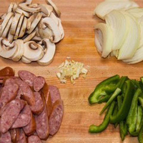 Cách làm spaghetti xào xúc xích