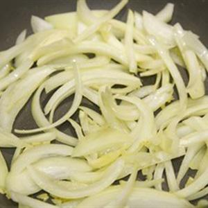 Cách làm spaghetti xào xúc xích