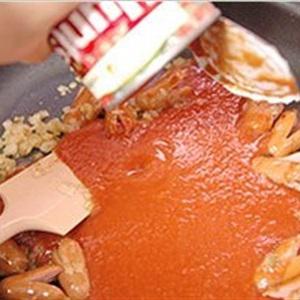 Cách làm spaghetti xúc xích sốt cà chua