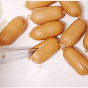 Cách làm spaghetti xúc xích sốt cà chua