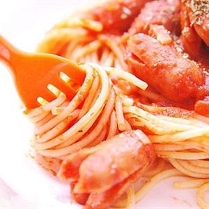 Cách làm spaghetti xúc xích sốt cà chua