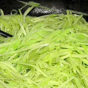 Cách làm su su xào trứng