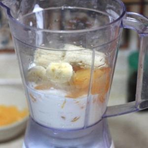 Cách làm sữa chua chuối bưởi