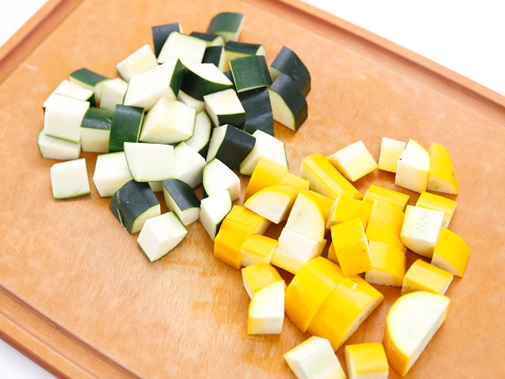 Sữa chua dâu tây kèm hạt bo bo giúp giảm cân nhanh chóng