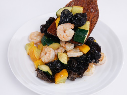 Sữa chua dâu tây kèm hạt bo bo giúp giảm cân nhanh chóng