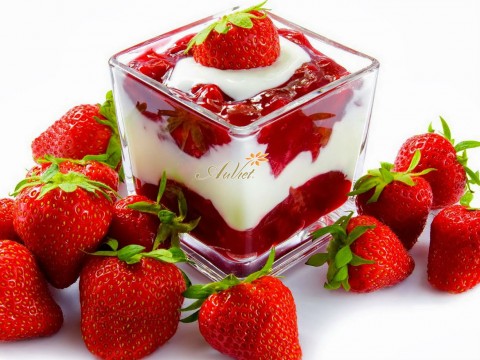 Sữa chua dâu tây