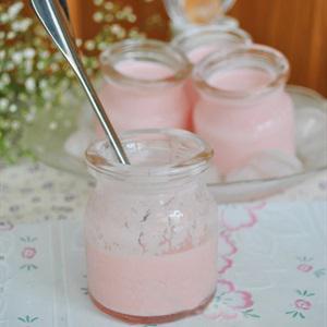 Cách làm sữa chua hương dâu
