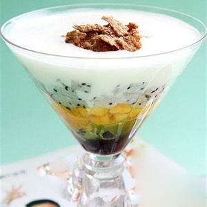Cách làm sữa chua trái cây nhiều tầng