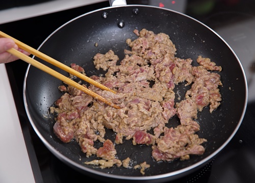 Sữa chua xoài đá bào khuấy động ngày mới