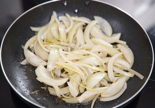 Sữa chua xoài đá bào khuấy động ngày mới