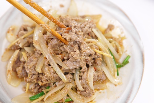 Sữa chua xoài đá bào khuấy động ngày mới