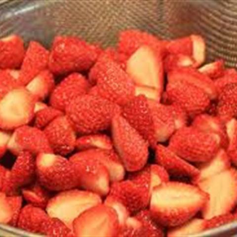 Cách làm sữa lắc dâu tây hạnh nhân