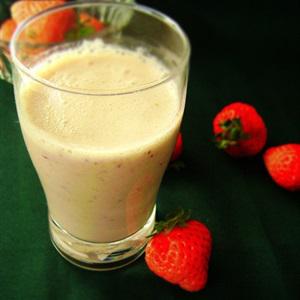 Cách làm sữa lắc dâu tây hạnh nhân