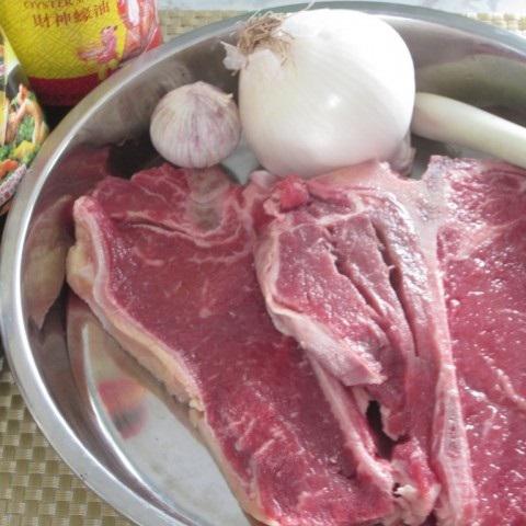 Cách làm sườn bò cốt lết nướng chảo