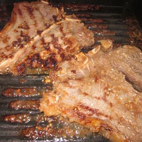 Cách làm sườn bò cốt lết nướng chảo
