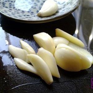 Cách làm sườn chiên đậu phộng