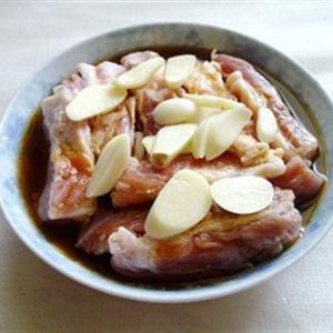 Cách làm sườn chiên đậu phộng