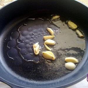 Cách làm sườn chiên đậu phộng