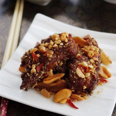 Cách làm sườn chiên đậu phộng