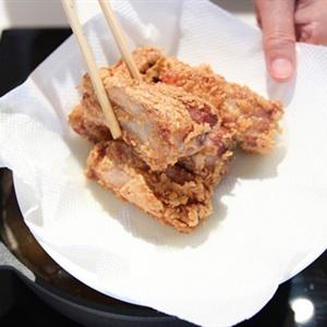 Cách làm sườn chiên tỏi tẩm bột