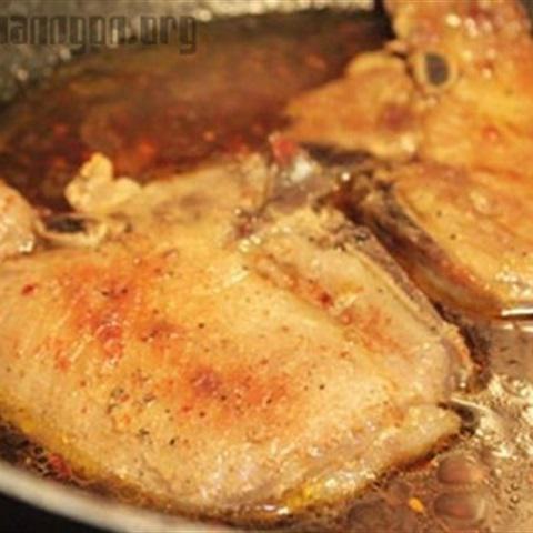 Cách làm sườn cốt lết chiên giòn sốt dầu hào