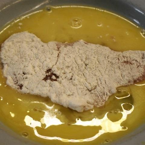 Cách làm sườn cốt lết chiên xù