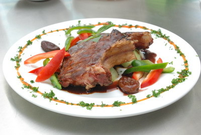 Sườn cốt-lết hầm mận khô