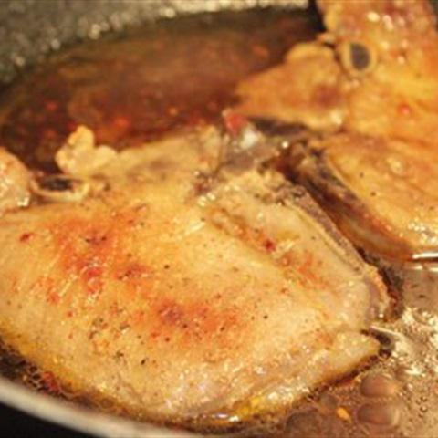 Cách làm sườn cốt lết rim mặn ngọt