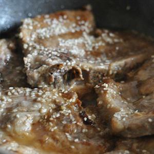 Cách làm sườn cốt lết rim mật ong