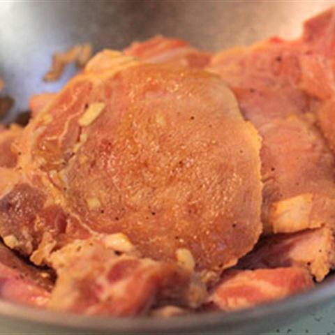 Cách làm sườn cốt lết rim xì dầu