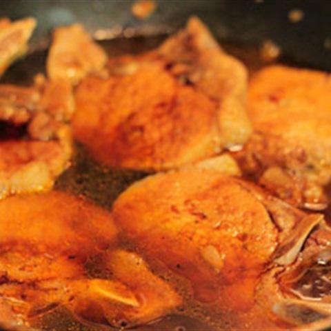 Cách làm sườn cốt lết rim xì dầu