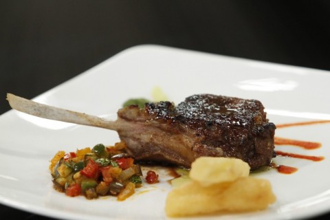 Sườn cừu nướng sốt Á Âu