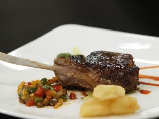 Sườn cừu nướng sốt Á Âu