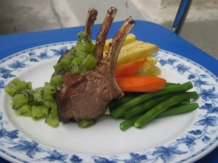 Sườn cừu sốt kiwi