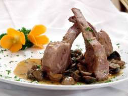 Sườn cừu sốt nấm kiểu Ý