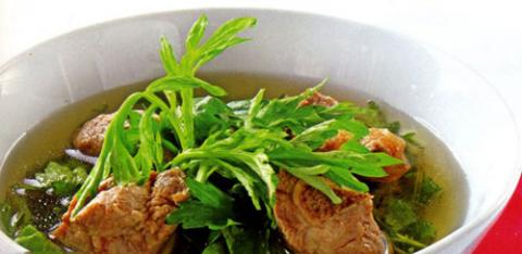 Sườn hầm ngải cứu bổ dưỡng ngày cuối tuần