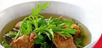 Sườn hầm ngải cứu bổ dưỡng ngày cuối tuần