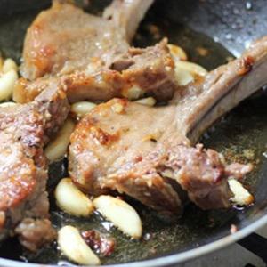 Cách làm sườn heo chiên miềm