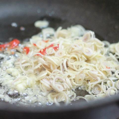 Cách làm sườn heo chiên sả ớt