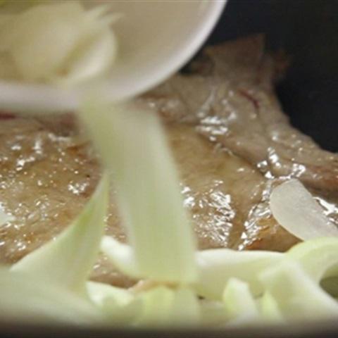 Cách làm sườn heo cốt lết áp chảo