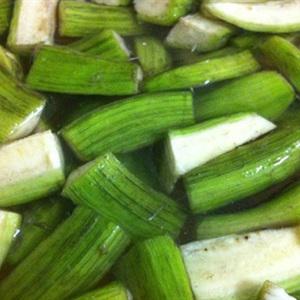 Cách làm sườn heo nấu chuối