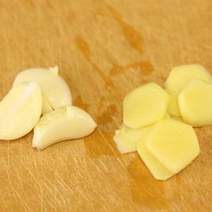 Cách làm sườn kho bí đao