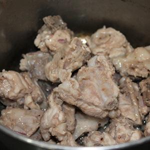 Cách làm sườn kho trứng cút