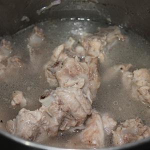 Cách làm sườn kho trứng cút