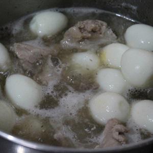 Cách làm sườn kho trứng cút