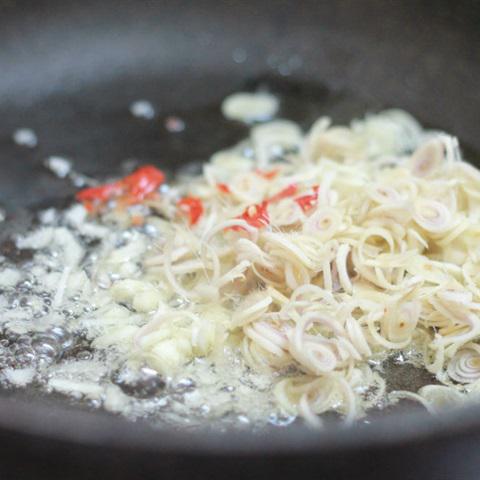 Cách làm sườn non chiên sả ớt