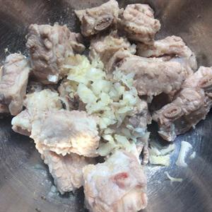 Cách làm sườn non kho gừng