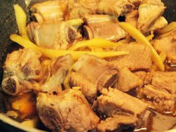 Sườn non kho gừng